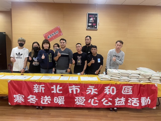 威澤代天府發放物資情形
