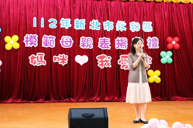 112年模母表揚工務局康佑寧主秘代表市長致詞