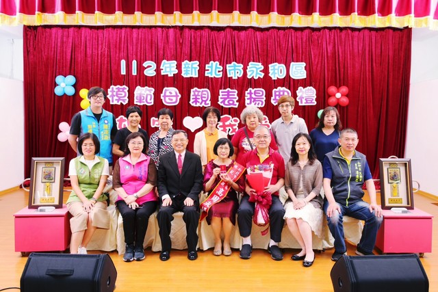 112年模範母親高周淑娟女士闔府