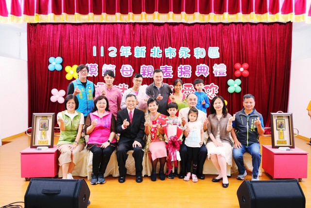 112年模範母親陳群靆女士闔府