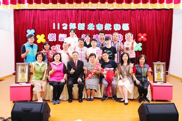 112年模範母親陳劉美子女士闔府