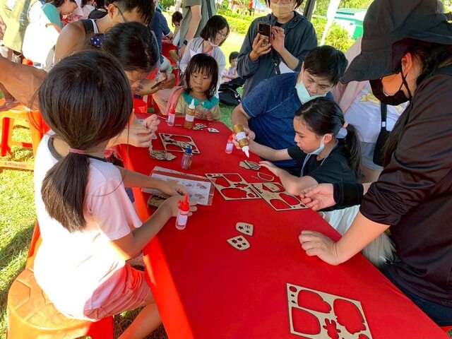 圖片12 8/16親子一起DIY做吊飾