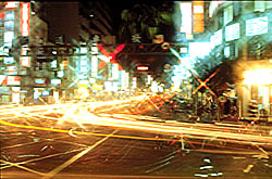 夜晚的霓紅，說明了本市的熱鬧繁榮照片